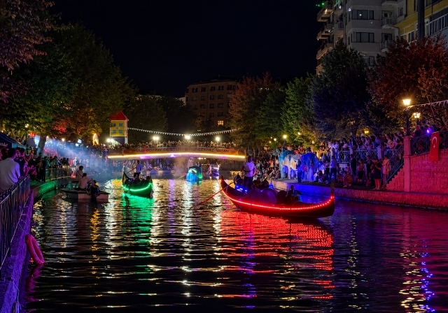 İstanbul'un Dışında Bir Sanat Sahnesi