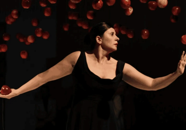 Performansın Gücü Taçlandı: MO_Kunstpreis 2026, Nezaket Ekici'nin Oldu