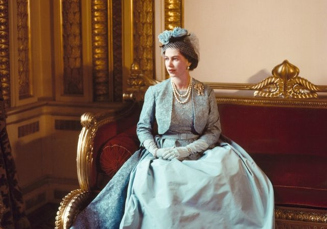 Dikiş Aralarında Bir İmparatorluk Hikâyesi