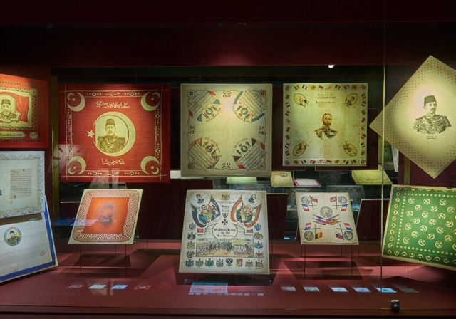 İftihâr ve Yâdigâr: Sadberk Hanım Müzesi’nde Hatıra Mendilleri Sergisi