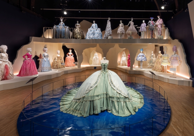 Marie Antoinette’in Zamansız Tarzı V&A’da Hayat Buluyor