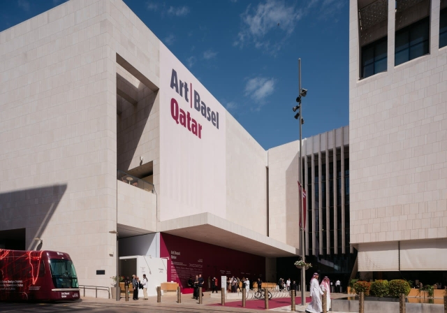 Art Basel Qatar: Bienal Estetiği Benimseyen Bir Fuar Deneyimi