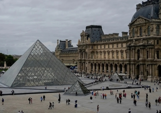 Louvre Müzesi’nde Bir Güvenlik Zaafı Daha: Napolyon’un Mücevherleri Çalındı