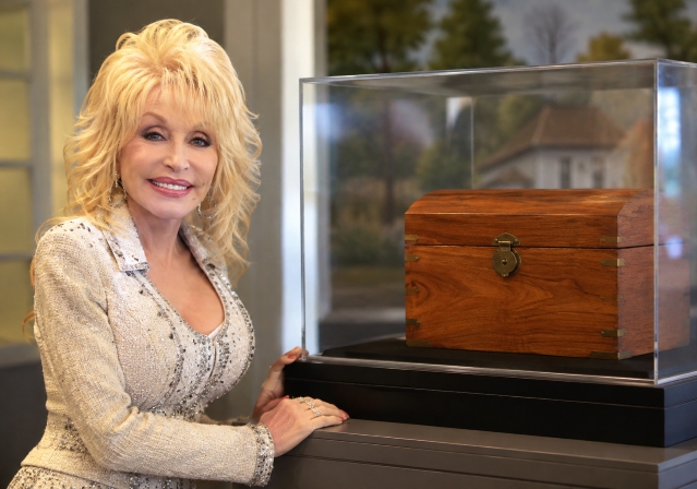 Dolly Parton’ın Geleceğe Bıraktığı Şarkı 2046’da Gün Yüzüne Çıkacak