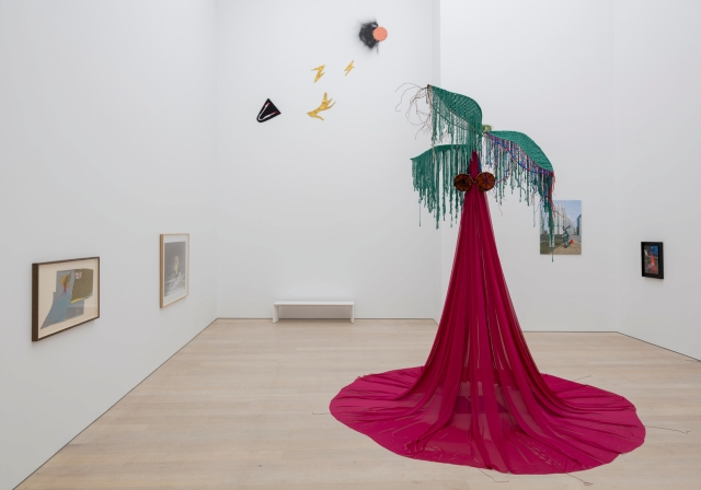 Hikâyeler, Mitler ve Renkler: Nilbar Güreş’in Kadife Bakış Sergisi Arter’de