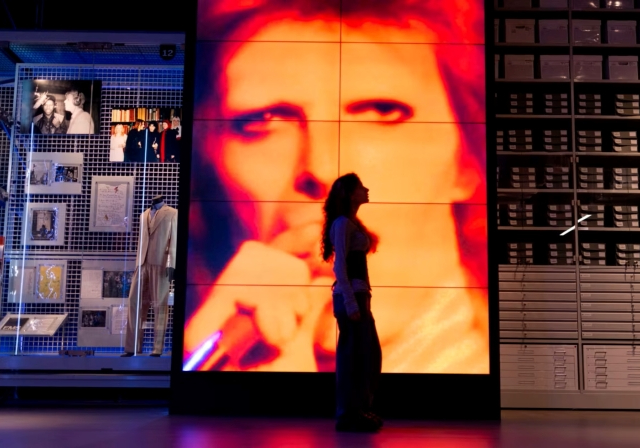 David Bowie'nin 80.000 Parçalık Arşivi V&A East'te