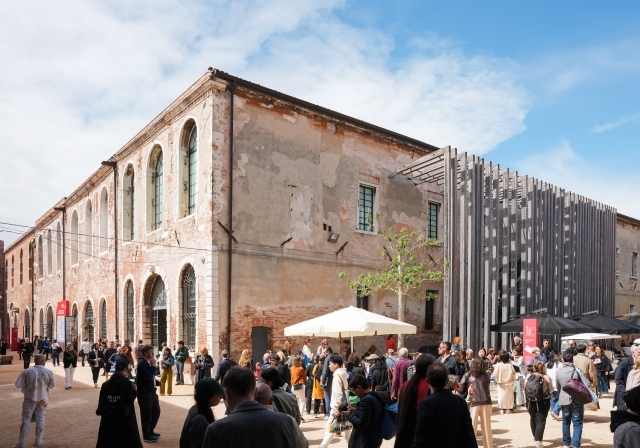 Nilbar Güreş 'Gözlerinizden Öperim' ile 61. Venedik Bienali Türkiye Pavyonu’nda