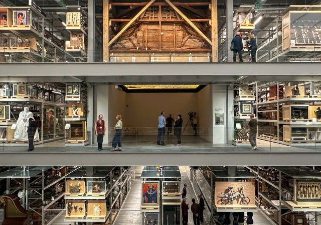 V&A Müzesinin Doğu Deposu Kapılarını Açtı